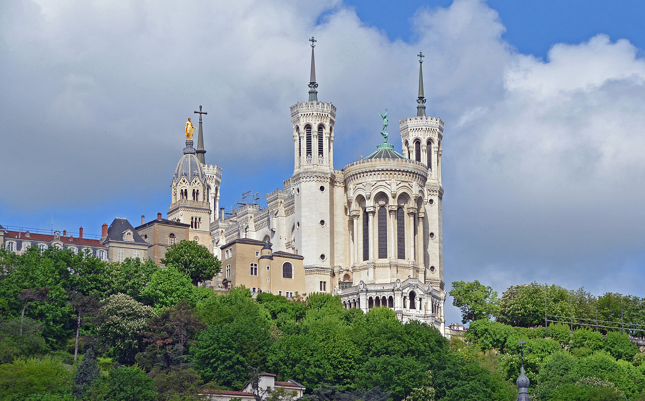Bazilica Notre Dame de Fourvière din Lyon, Franţa. Foto de Clément Bardot. Sursa Wikipedia.