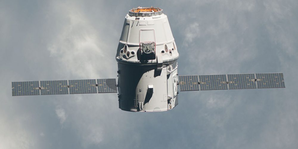 iss-31_spacex_dragon_commercial_cargo_craft_approaches_the_iss_-_crop